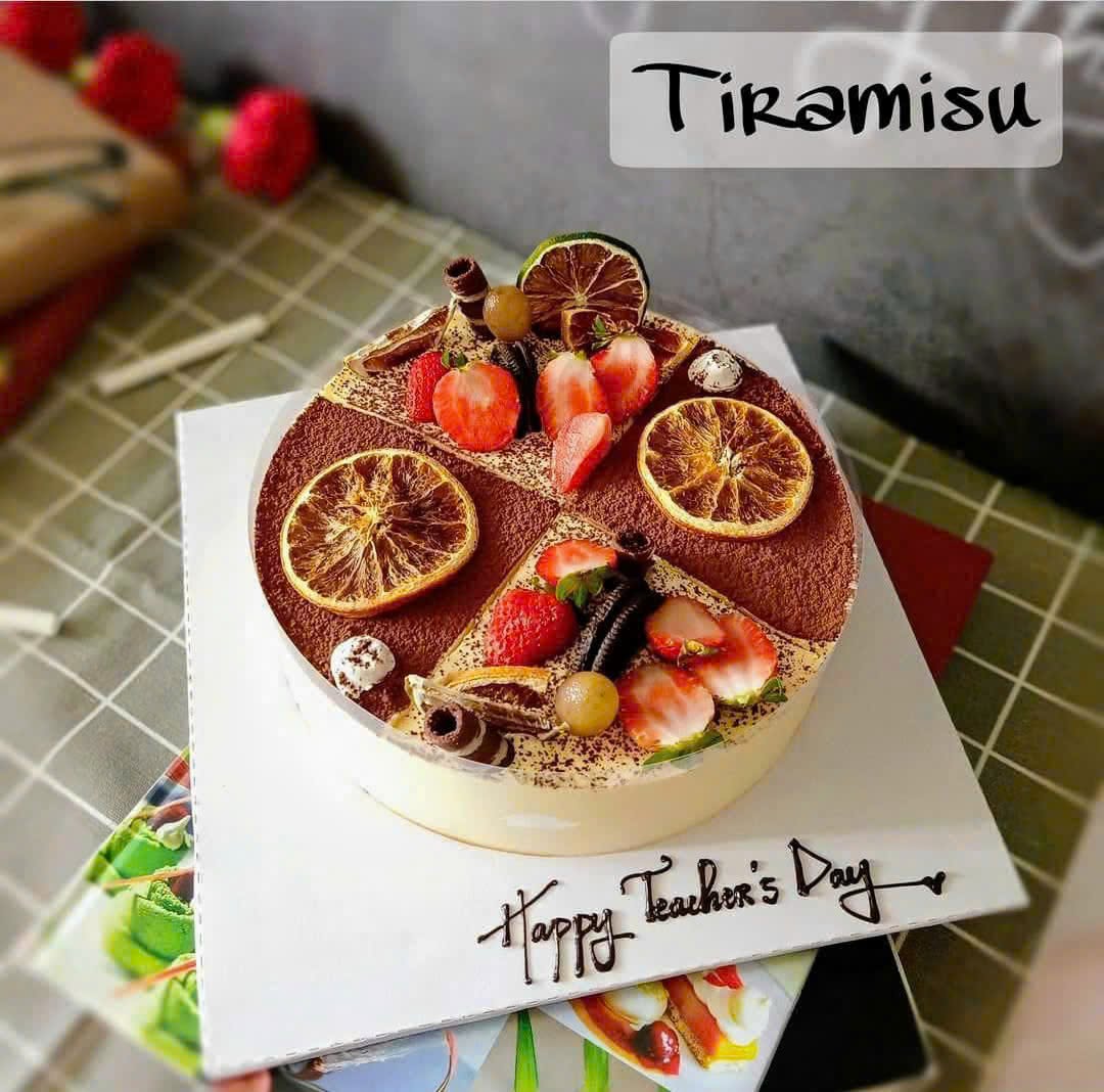 Bánh Tiramisu Mix Dâu Và Quýt Sấy Khô